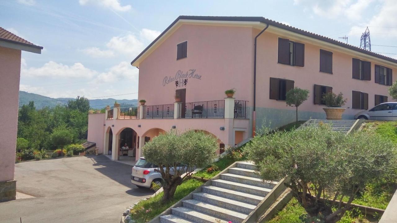 Relais Black Horse Millesimo Luaran gambar