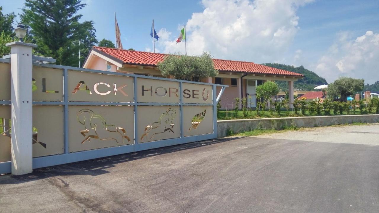 Relais Black Horse Millesimo Luaran gambar