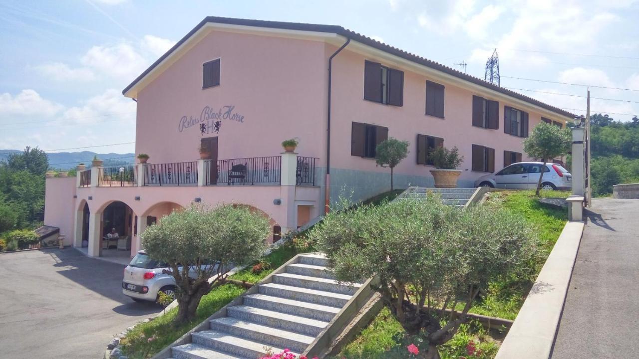Relais Black Horse Millesimo Luaran gambar