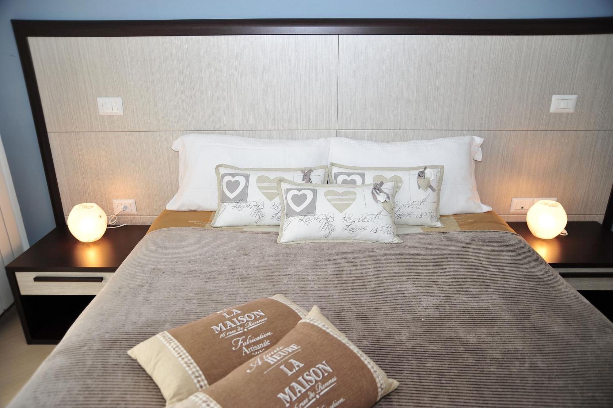 Relais Black Horse Millesimo Luaran gambar