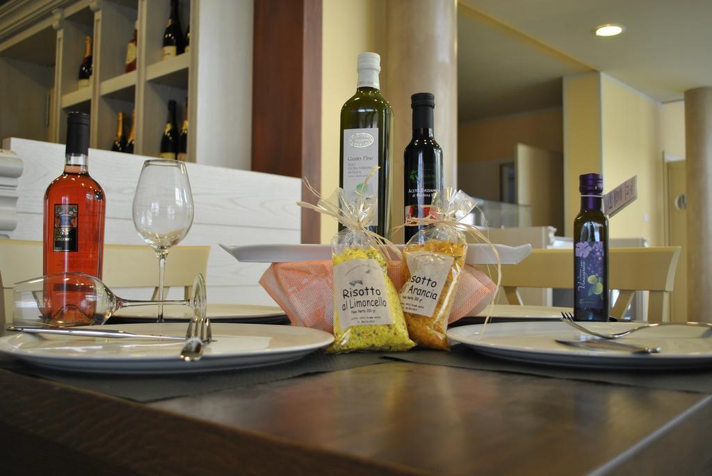 Relais Black Horse Millesimo Luaran gambar