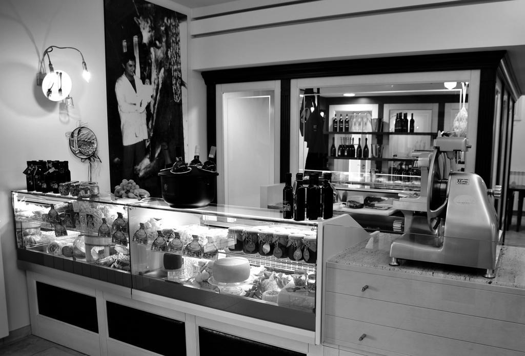 Relais Black Horse Millesimo Luaran gambar